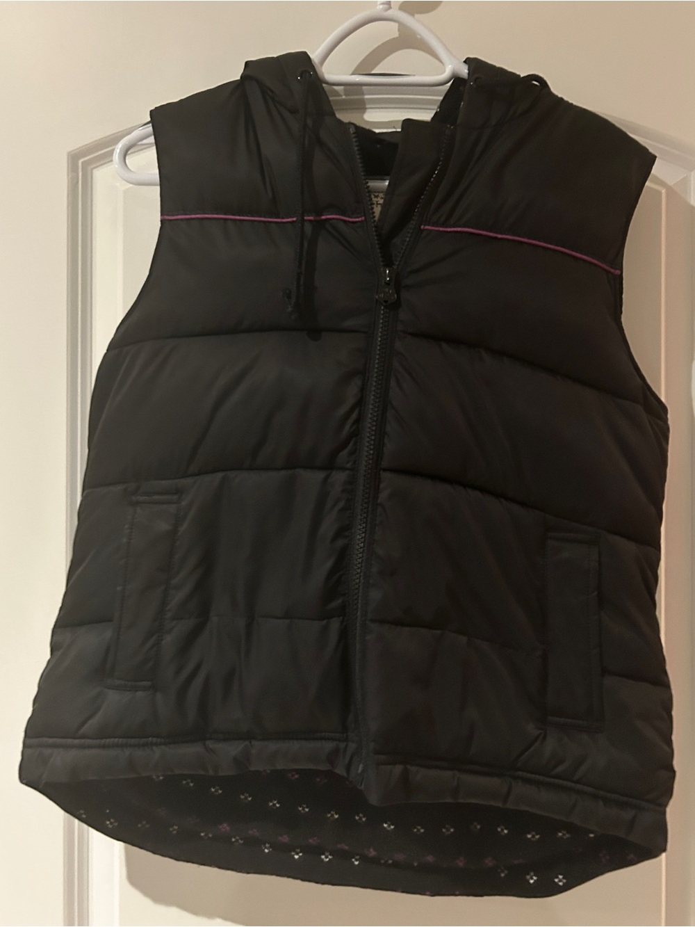 Old Navy 90s/Y2K Black Hooded Puffer Vest with Pink Accents
